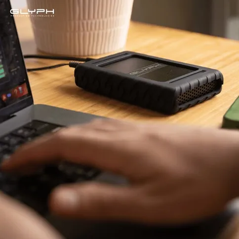 Glyph-Blackbox-Plus-SSD-U-2-15-36-TB-PRO-USB-C-3-2-Gen2-External-Power_7.jpg