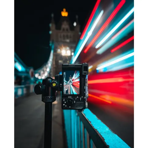 Sony_A7C2_lifestyle2.jpg