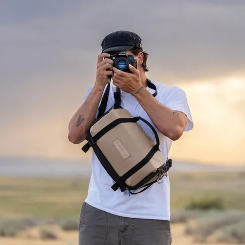 WANDRD-ROGUE-Sling-9L-Yuma-Tan-V2_5.jpg