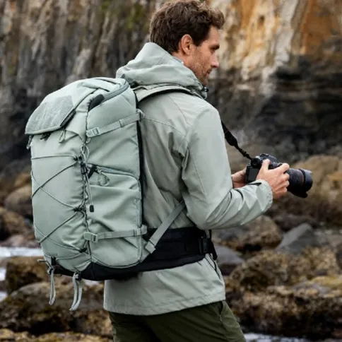 4_leofoto_backup_backpack_35L_avecmediumdivider.jpg