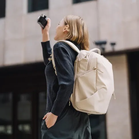 5_PGYTech_OneGo_Lite_backpack_cream.jpg