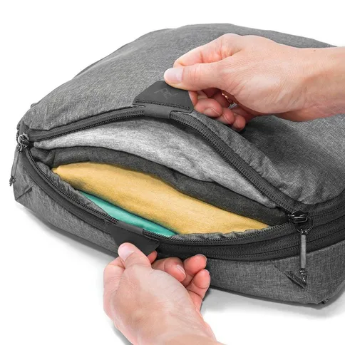 Peak-Design-Packing-Cube-Medium-V2-charcoal_5.jpg