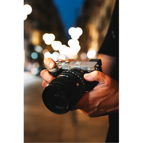 Sony_A7CR_lifestyle5.jpg